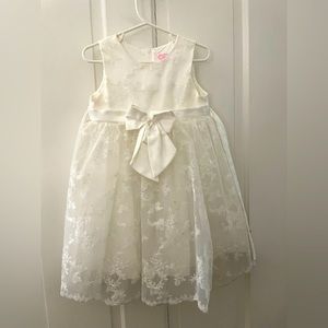 4T Popatu White, Lace Dress with satin bow detail.